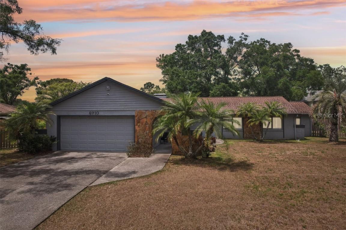 6710 Sandscape Ln., Temple Terrace, FL 33617