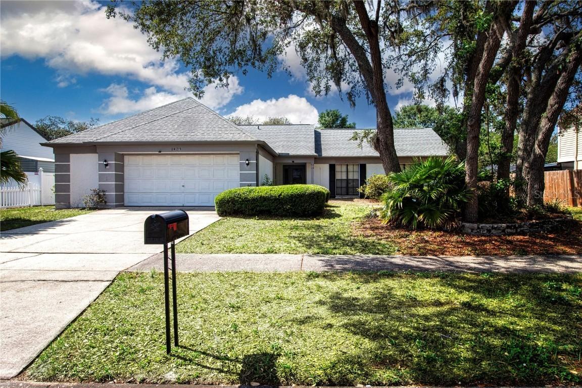 1423 Peachfield Dr., Valrico, FL 33596
