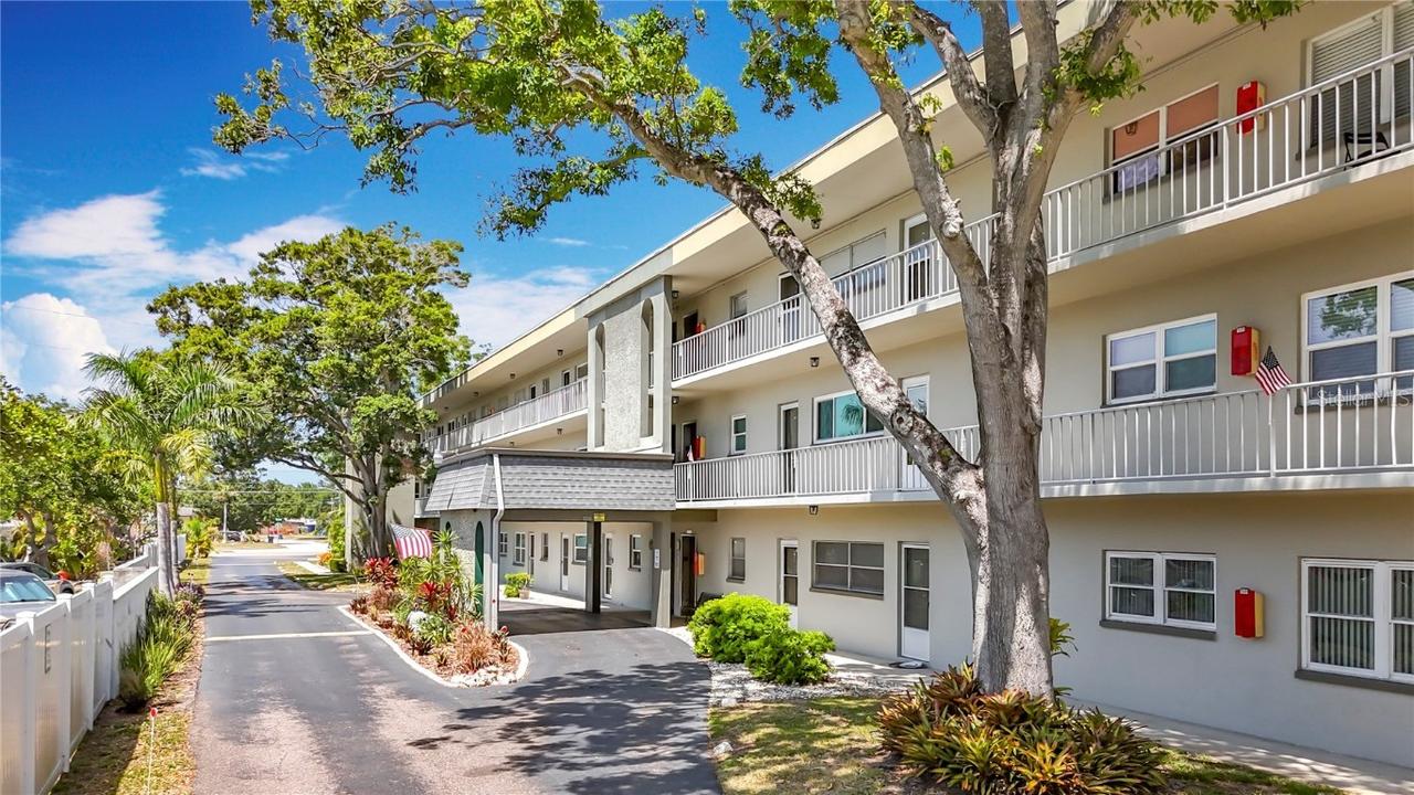 5890 38th Ave. #305, St Petersburg, FL 33710