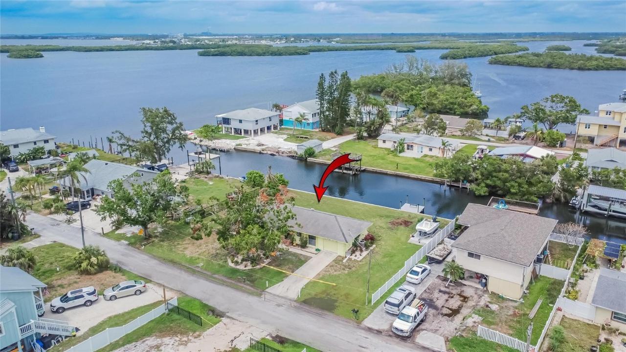 814 Seabreeze Dr., Ruskin, FL 33570