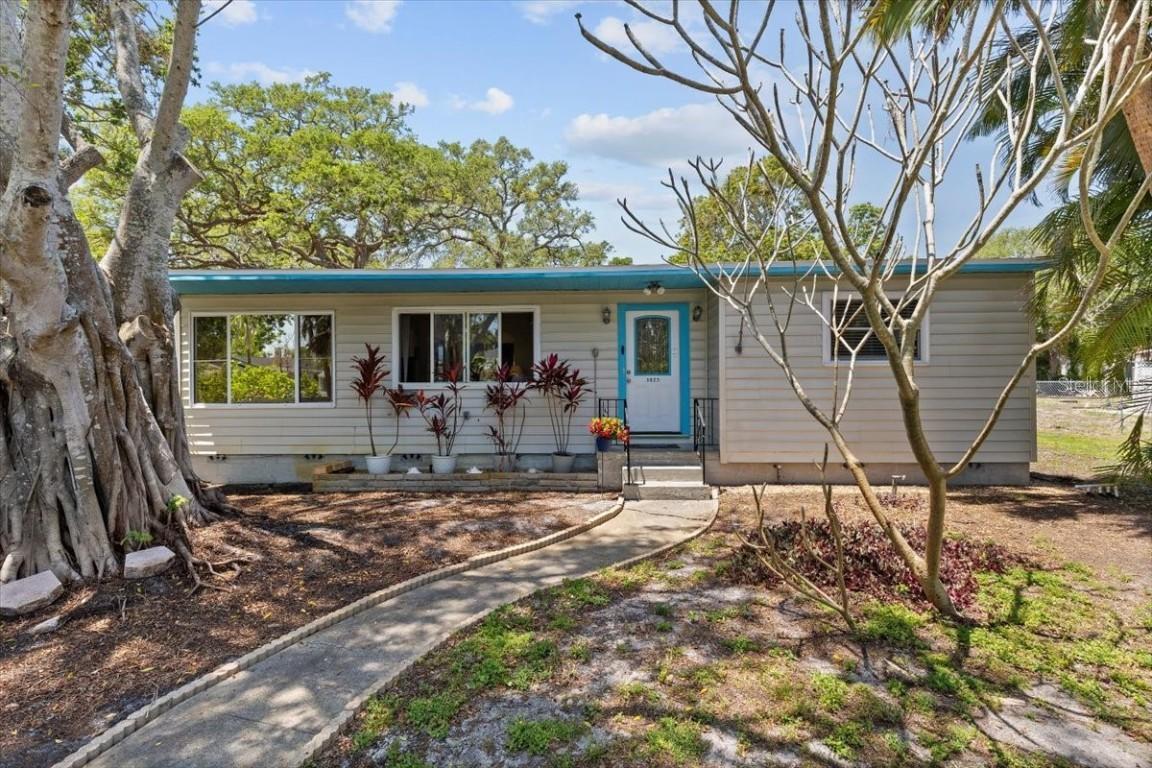 3025 50th St S St., Gulfport, FL 33707