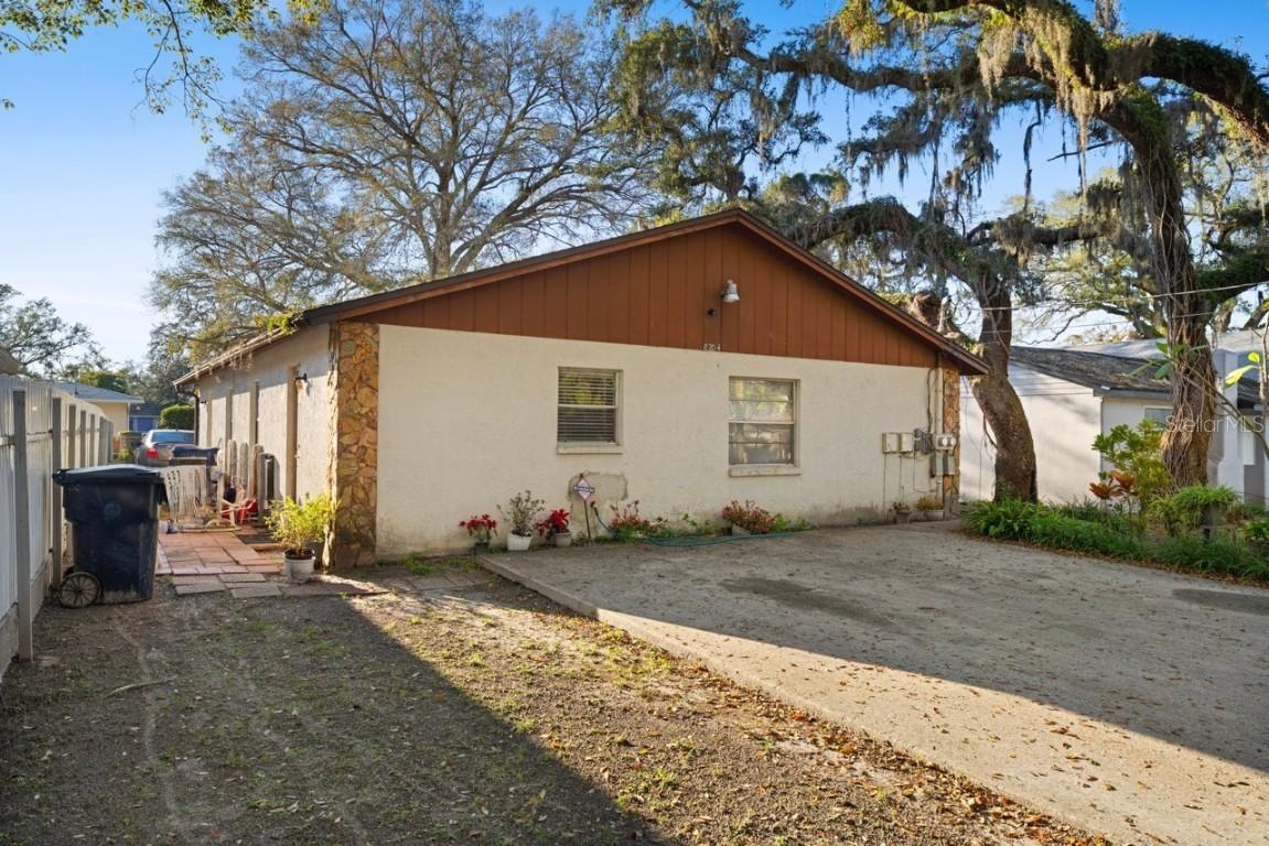8204 N Hillsborough Ln., Tampa, FL 33604