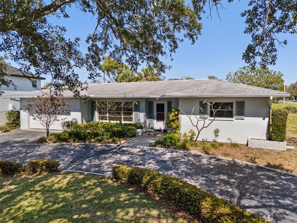 319 Cedar Ln., Largo, FL 33770