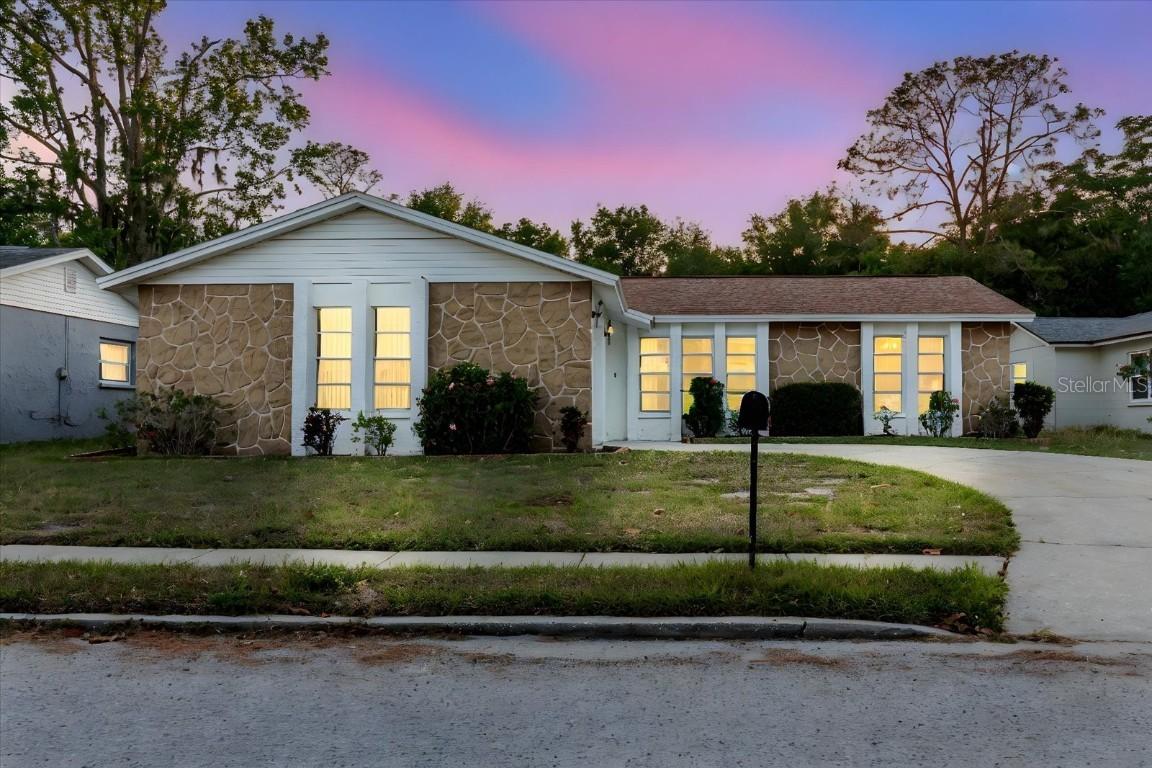 3139 Corona Dr, Holiday, FL 34690