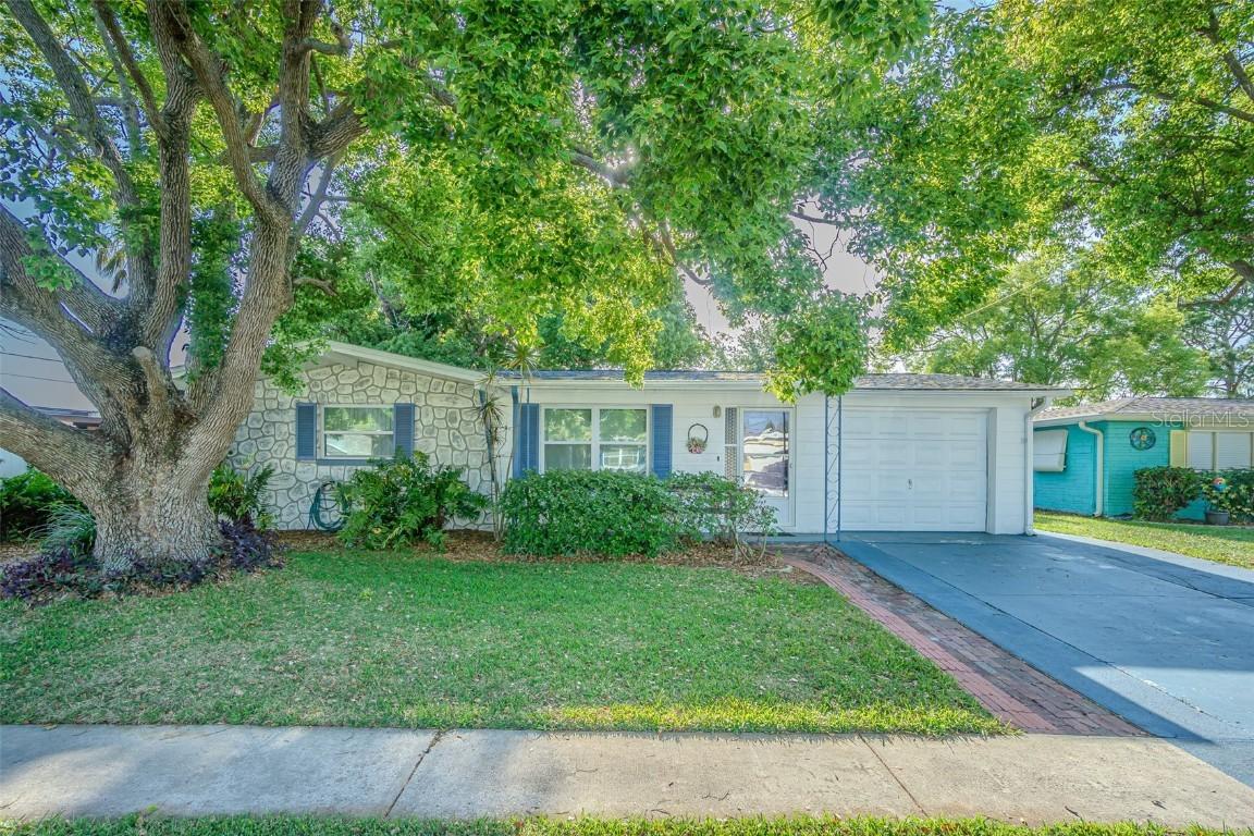 2039 Lyra Dr., Holiday, FL 34690