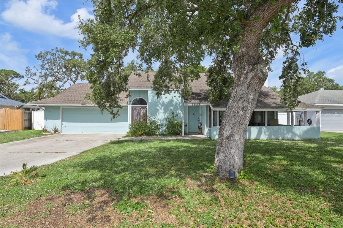 3093 Woodpine Cir., Sarasota, FL 34231