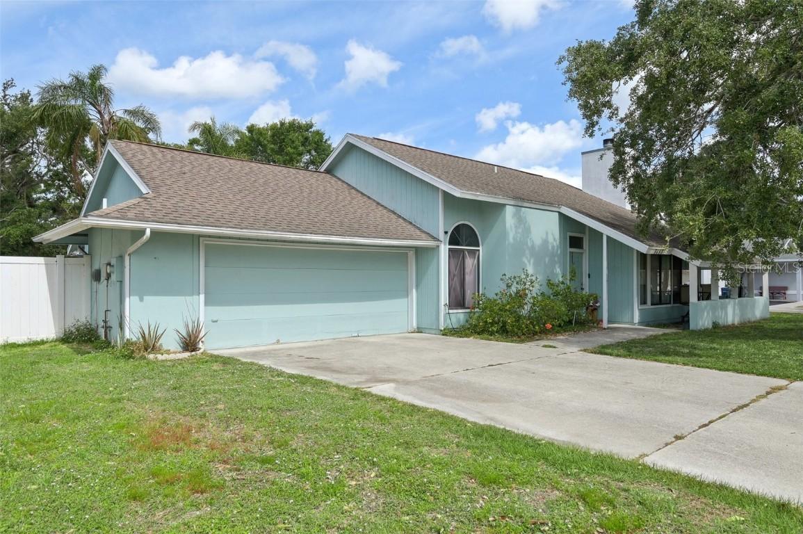 3093 Woodpine Cir., Sarasota, FL 34231