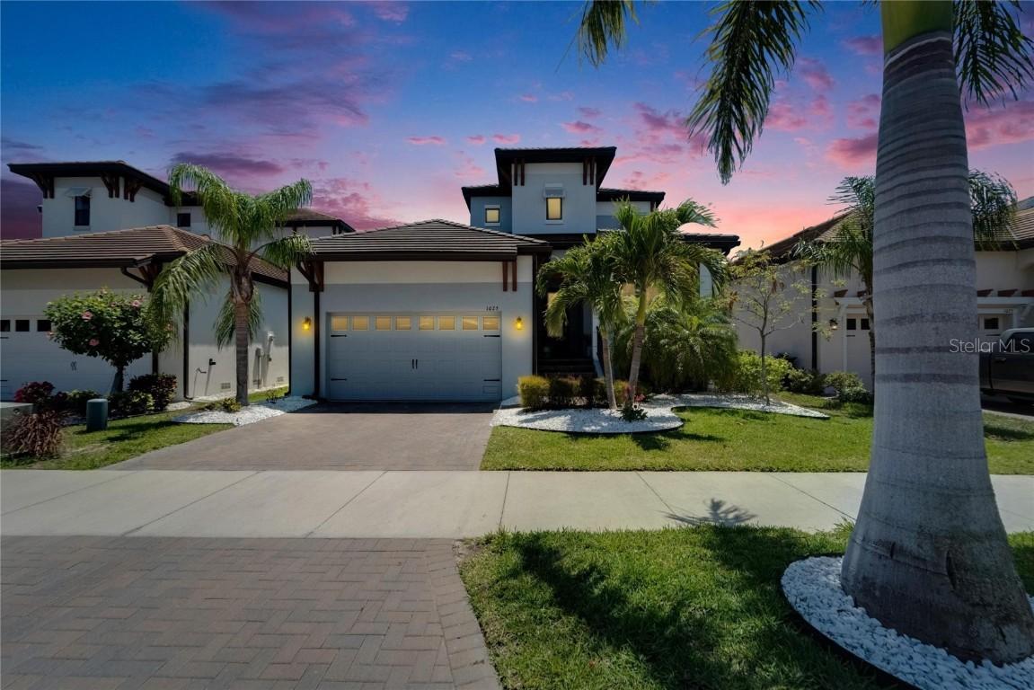 1025 Seagrape Dr., Ruskin, FL 33570