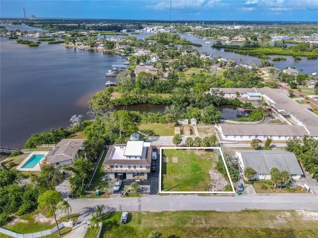 524 Doric Ct., Tarpon Springs, FL 34689