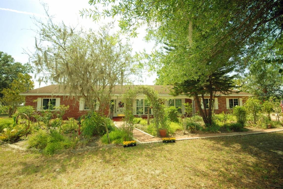 934 Jerry Smith Rd., Dover, FL 33527