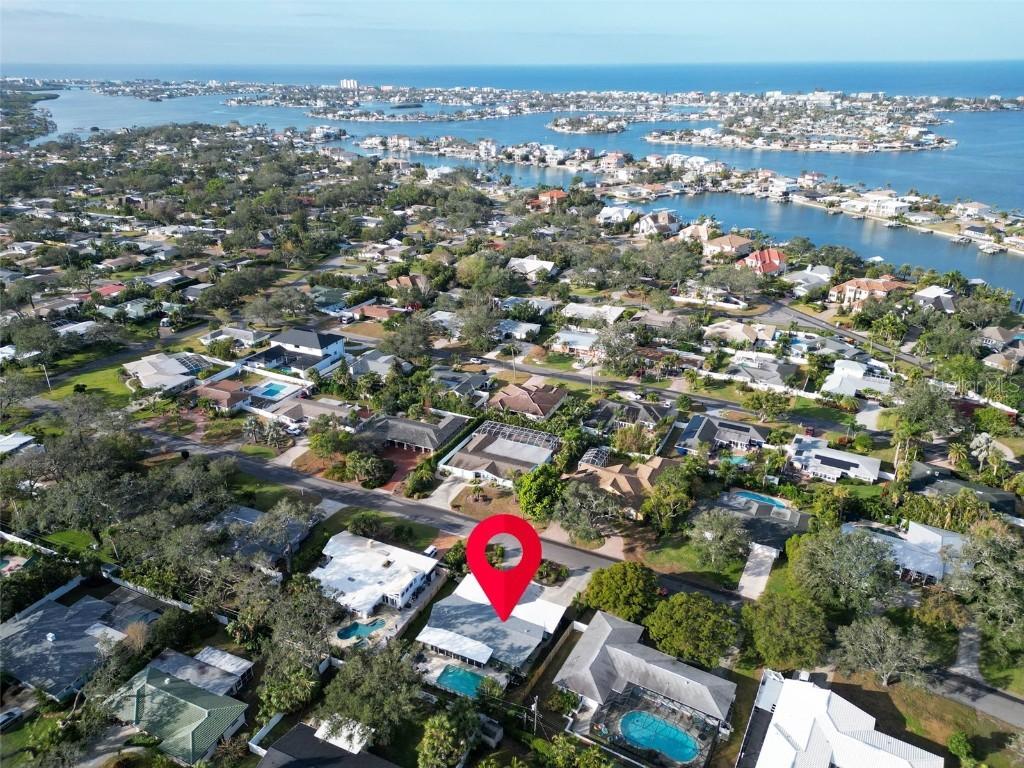 307 Orangewood Ln., Largo, FL 33770