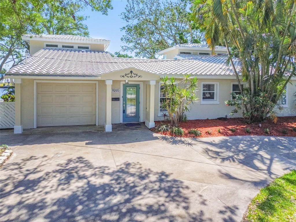 9265 Treasure Ln Ne, St Petersburg, FL 33702
