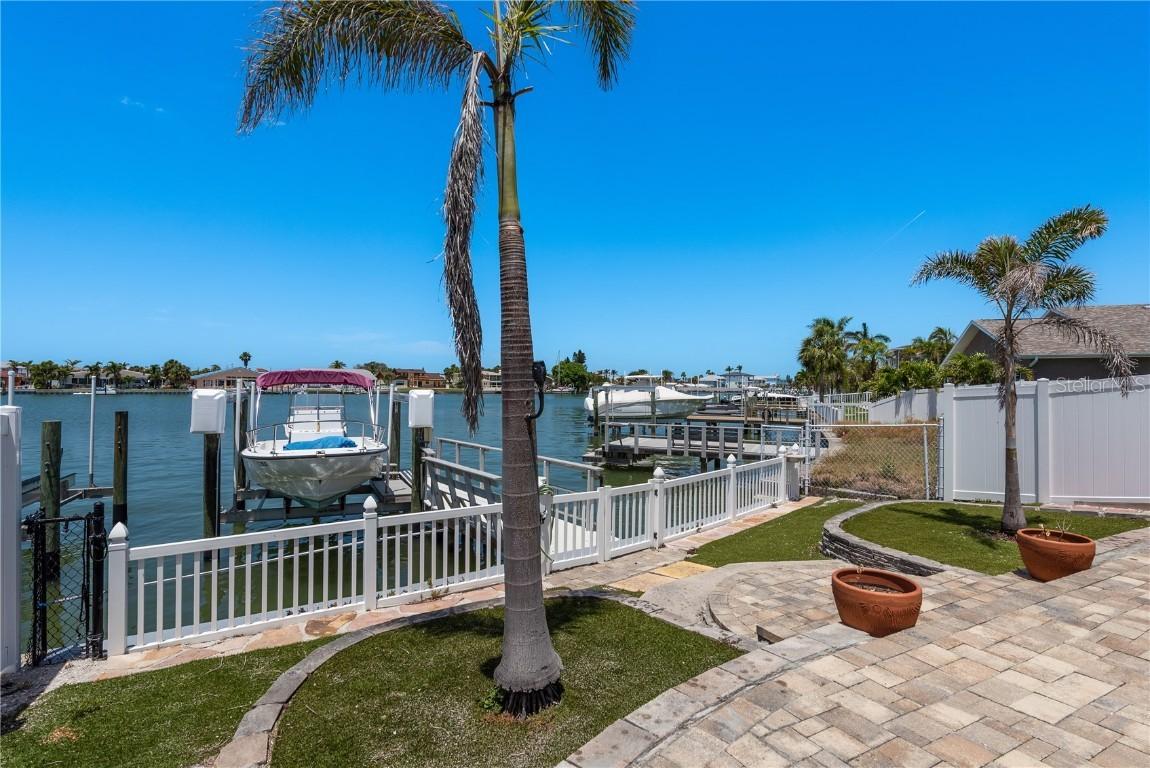 2202 Donato Dr., Belleair Beach, FL 33786