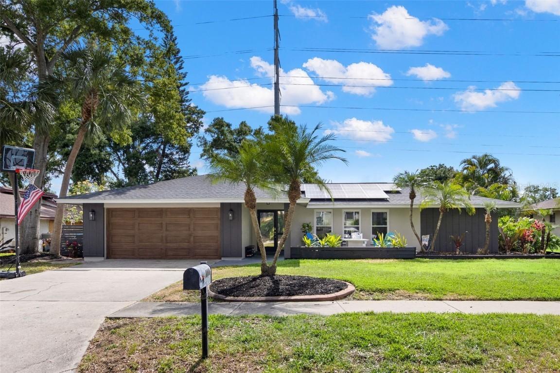 820 Hickory Ln., Palm Harbor, FL 34683