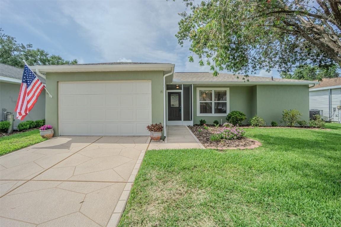29436 Zeller Ave., San Antonio, FL 33576