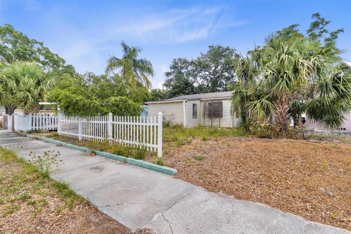 536 Braddock St., St Petersburg, FL 33707