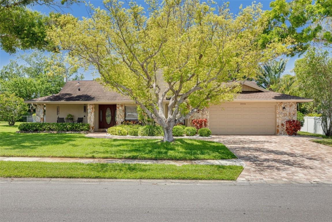 2550 Rolling View Dr., Dunedin, FL 34698