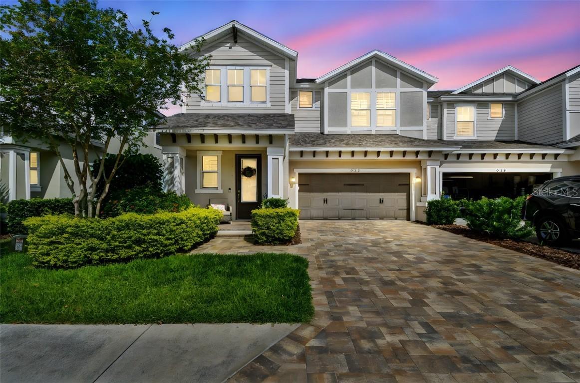 612 Ozona Village Dr, Palm Harbor, FL 34683
