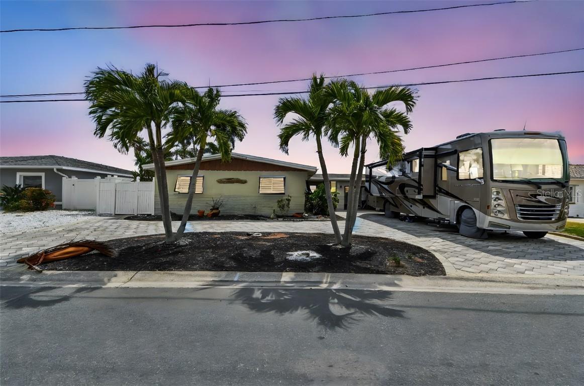 11340 5th St., Treasure Island, FL 33706