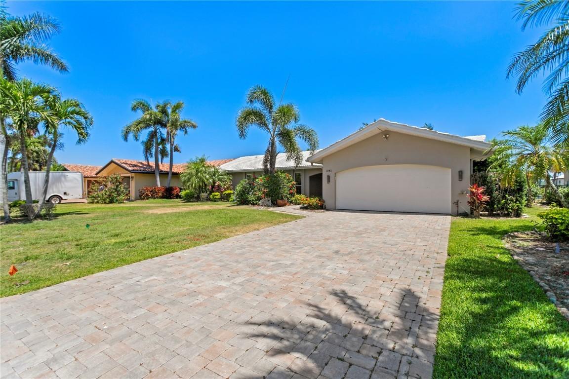 1941 Kentucky Ave., St Petersburg, FL 33703