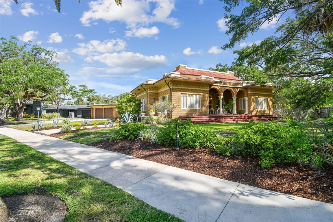 2710 N Dundee St., Tampa, FL 33629