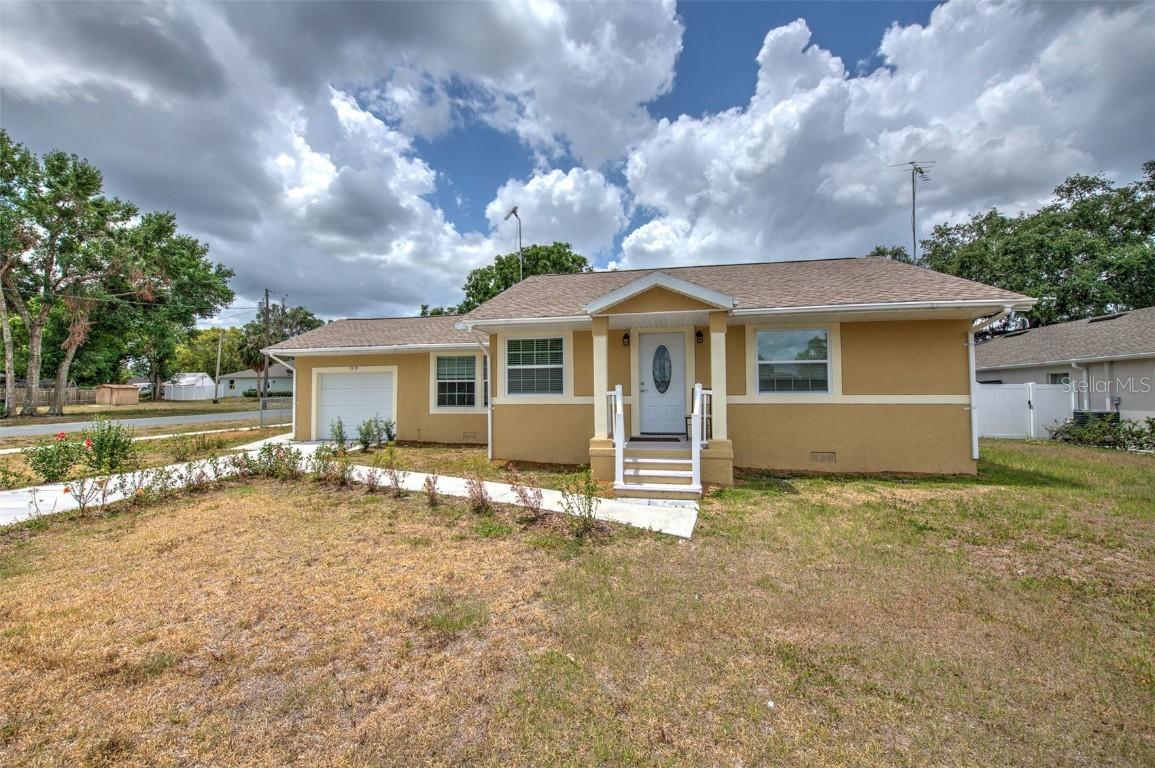 5939 14th St., Zephyrhills, FL 33542
