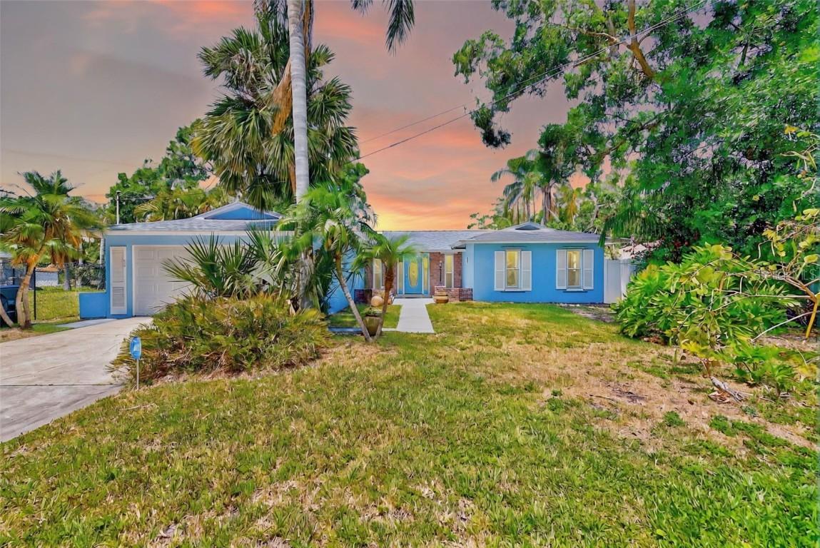 127 Lake Judy Lee Dr., Largo, FL 33771