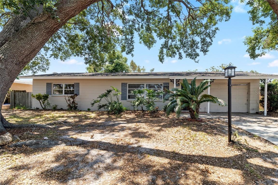 8696 118th St., Seminole, FL 33772