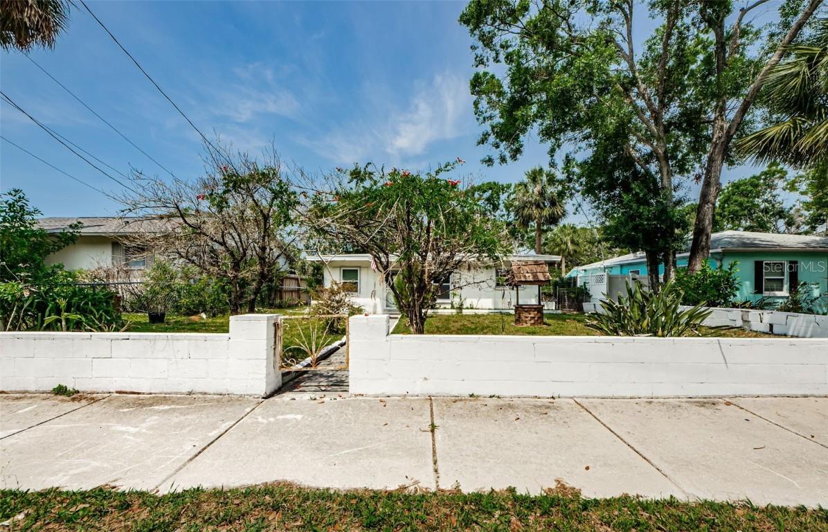 306 Banana St., Tarpon Springs, FL 34689