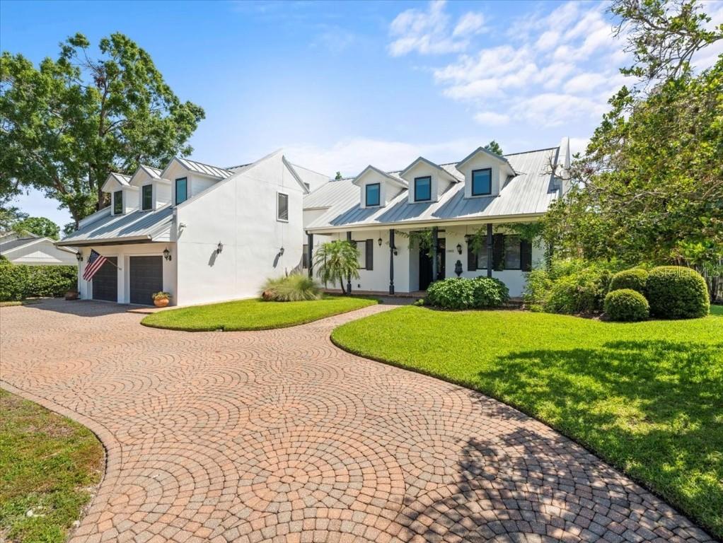 13801 Lake Village Pl., Tampa, FL 33618