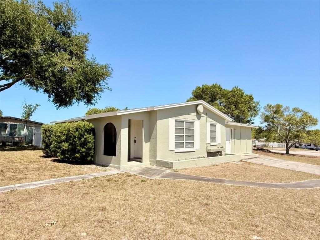 2201 Flamingo Ave., Deltona, FL 32738