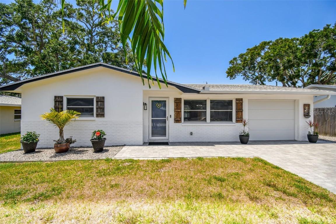 2004 Yale Ave., Dunedin, FL 34698