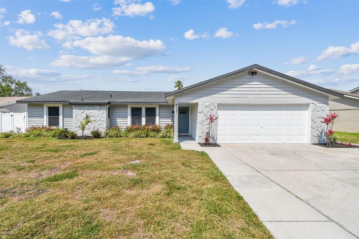 507 Hammock Dr., Palm Harbor, FL 34683