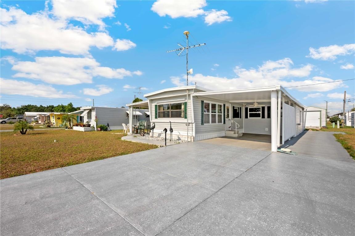 5251 Flint St., Zephyrhills, FL 33542