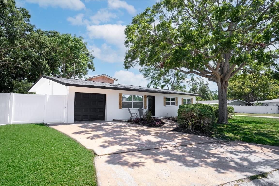 5698 26th Ave., St Petersburg, FL 33710