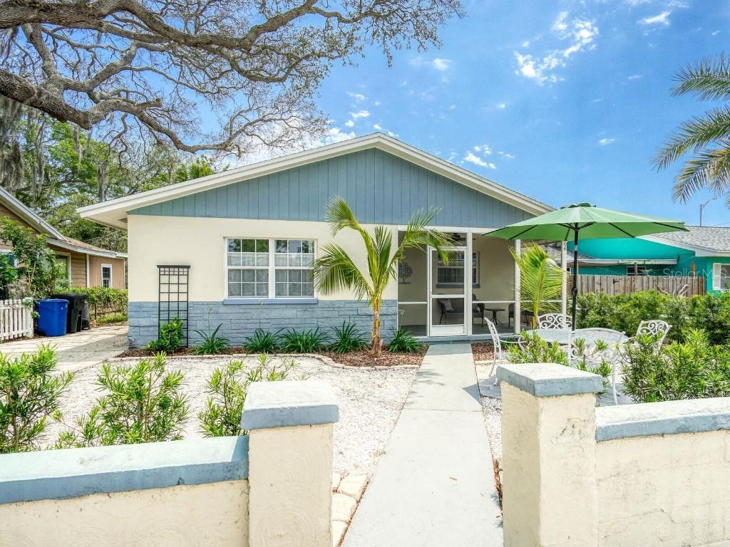 106 E Cedar St., Tarpon Springs, FL 34689