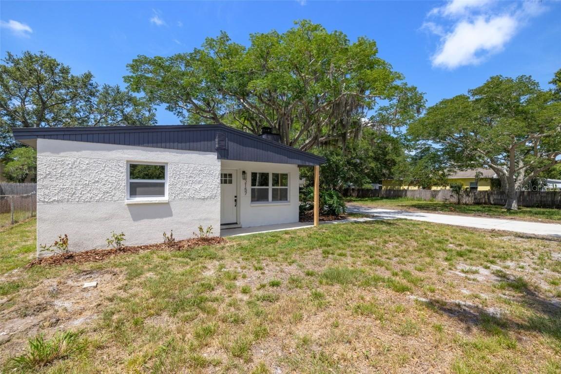 2157 20th Ave., Largo, FL 33774