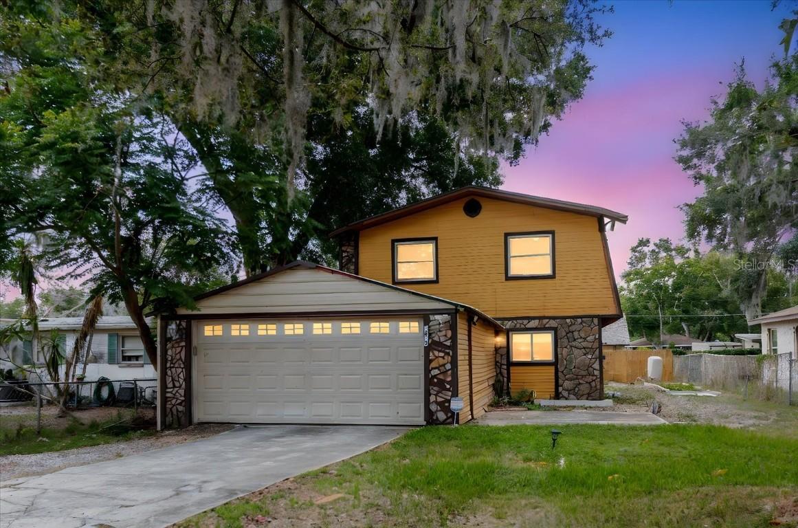 1010 Oakhill St, Seffner, FL 33584
