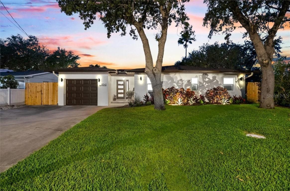 8848 Sunlit Cove Dr., St Petersburg, FL 33702