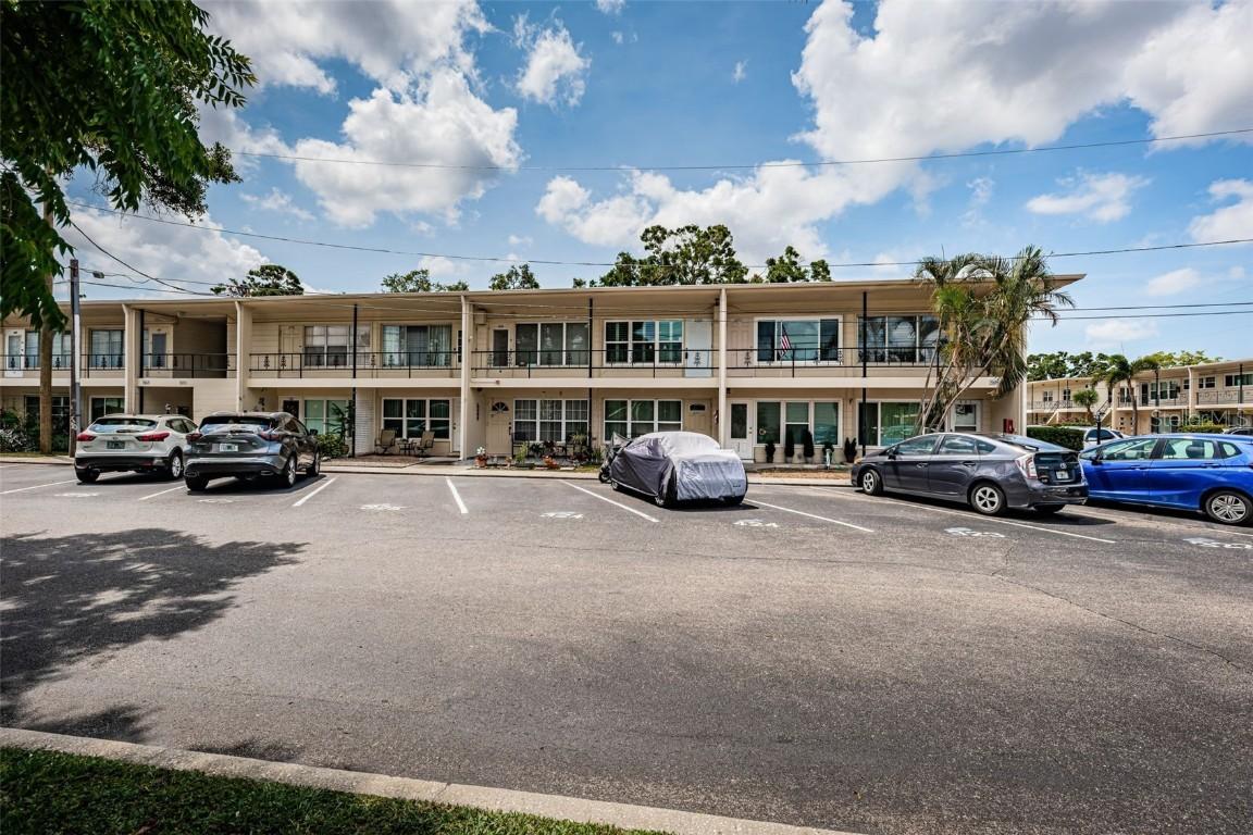 5694 40th Ter. #423, Kenneth City, FL 33709