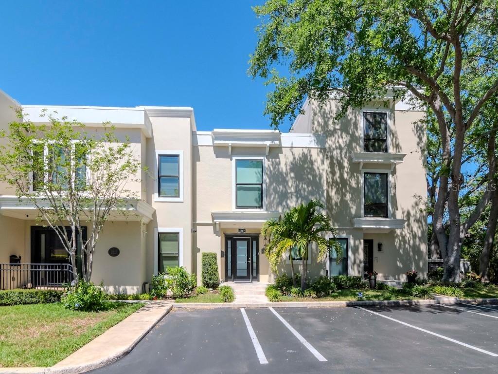 2807 W Hawthorne Rd. #11, Tampa, FL 33611