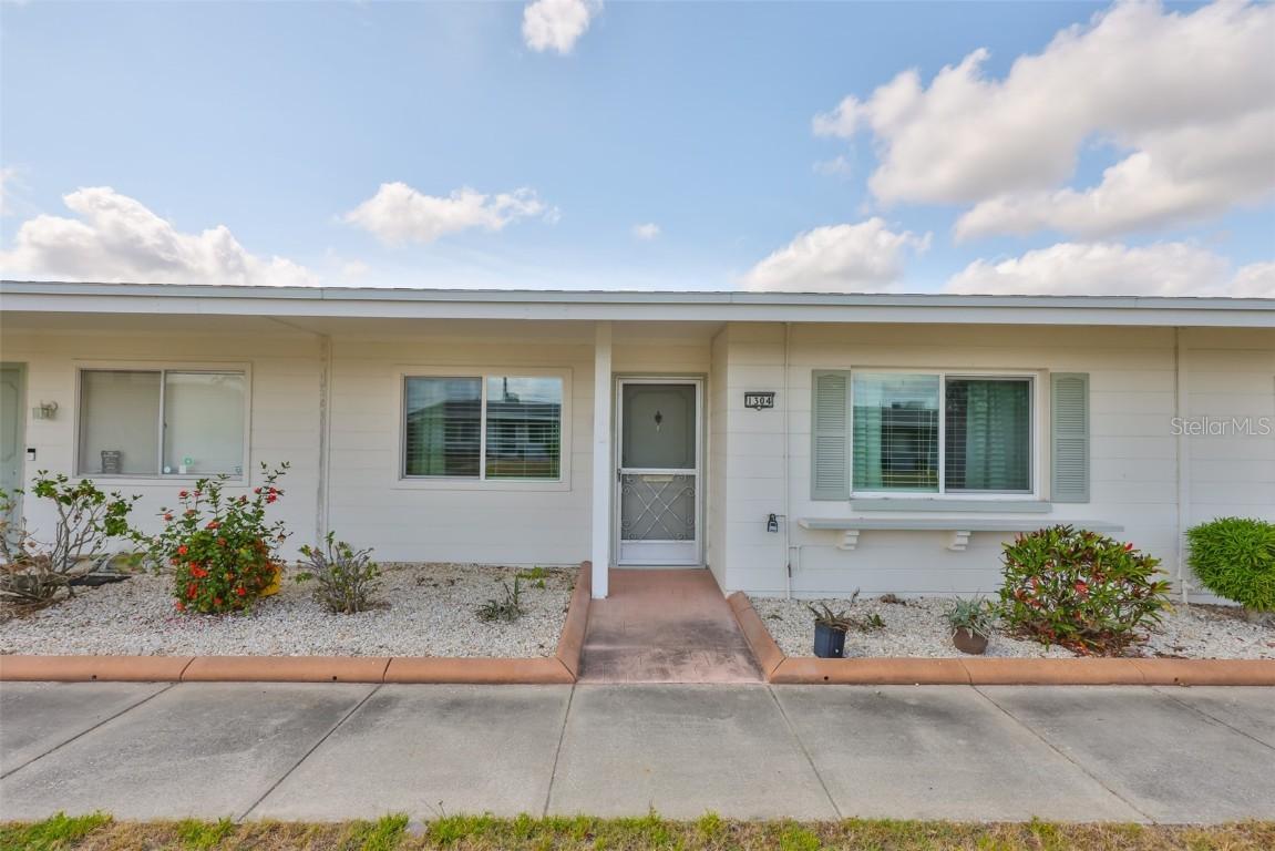1304 Burbank Ct., Sun City Center, FL 33573