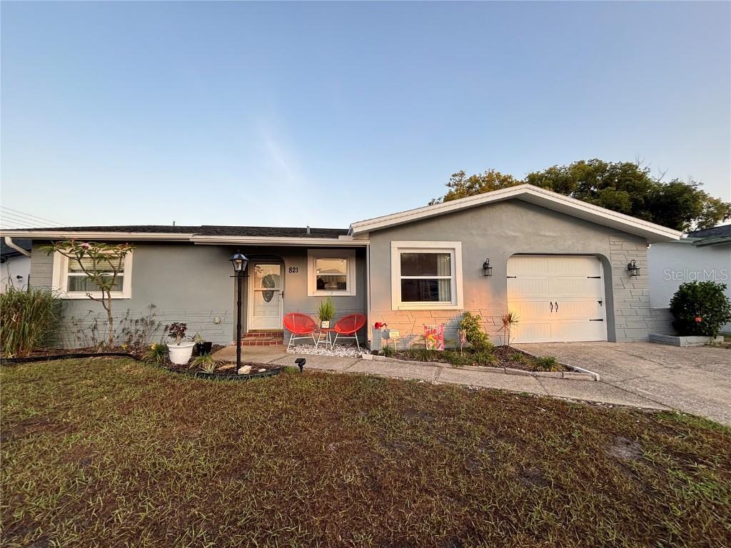 821 Karen St., Palm Harbor, FL 34684