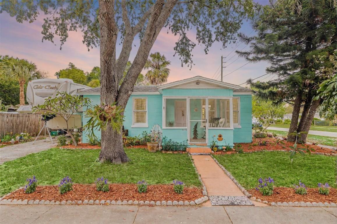653 E Spruce St., Tarpon Springs, FL 34689