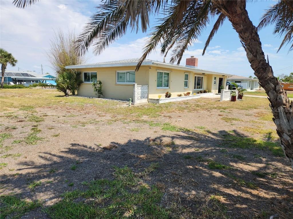 1447 Lemon Bay Dr., Englewood, FL 34223