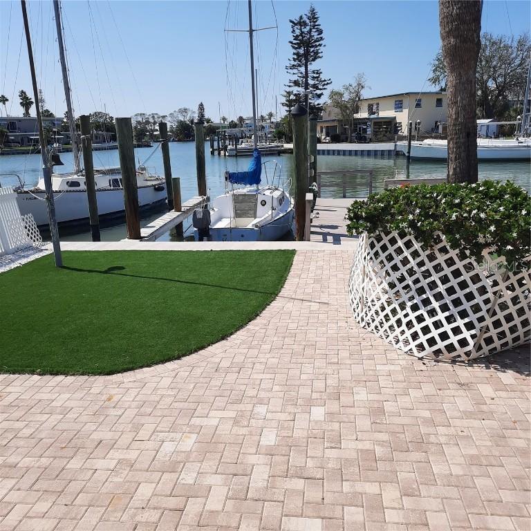319 Boca Ciega Dr, Madeira Beach, FL 33708