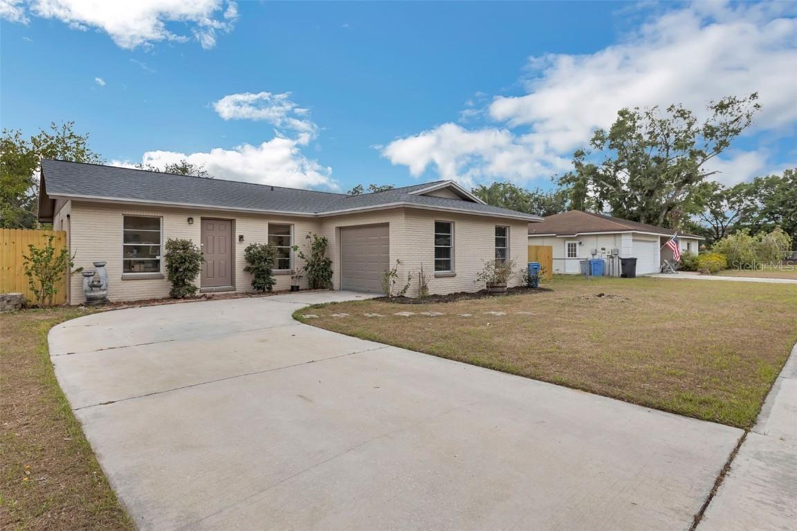 1818 Kim Acres Ln., Dover, FL 33527