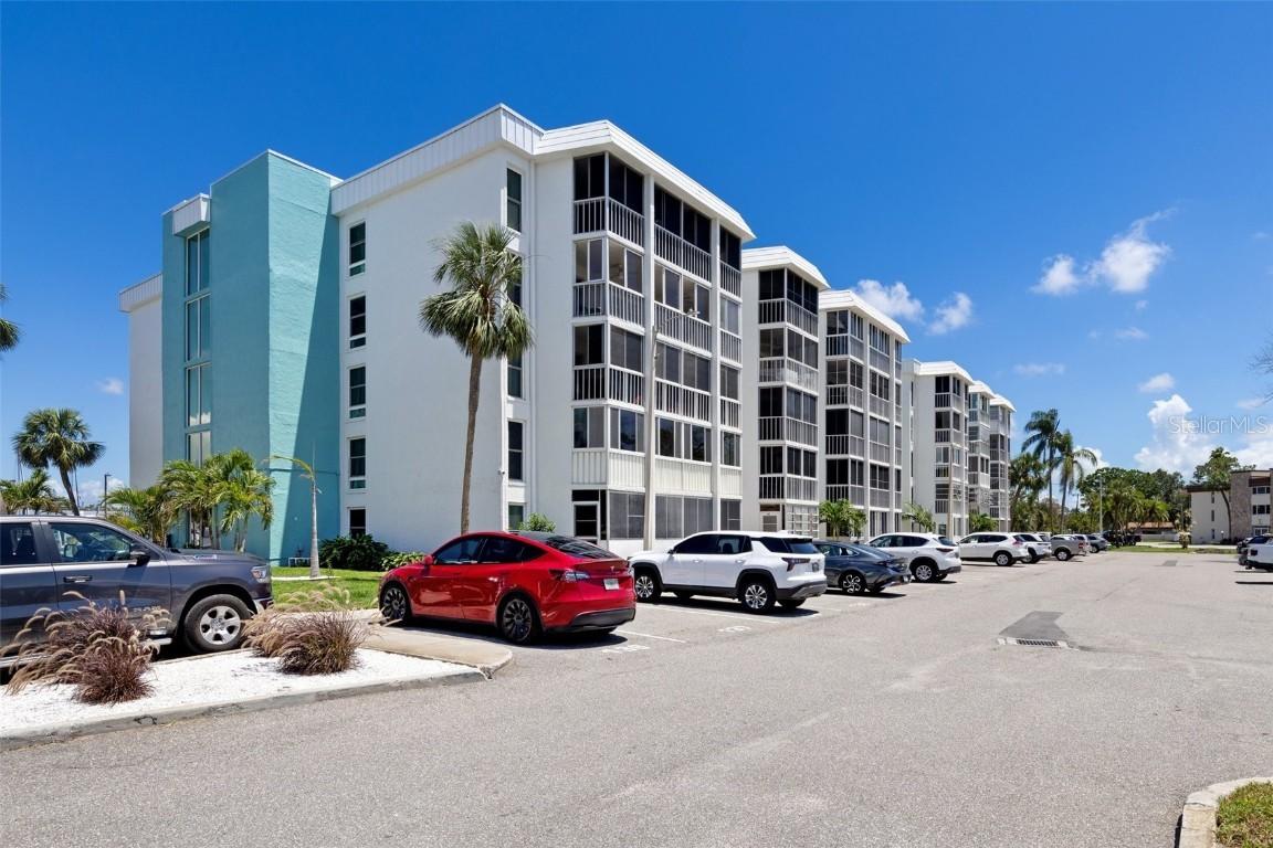 4908 38th Way #206, St Petersburg, FL 33711