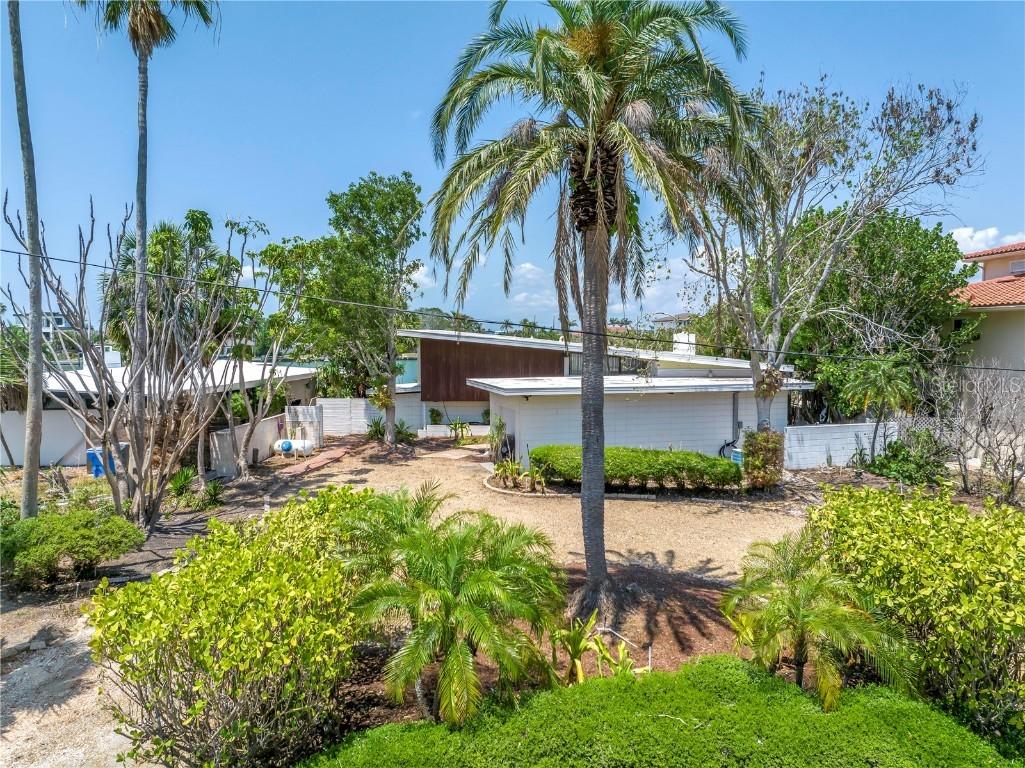 31 Dolphin Dr., Treasure Island, FL 33706