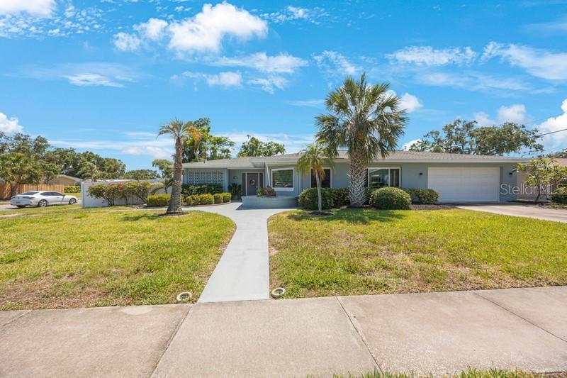 14204 Yacht Club Blvd., Seminole, FL 33776
